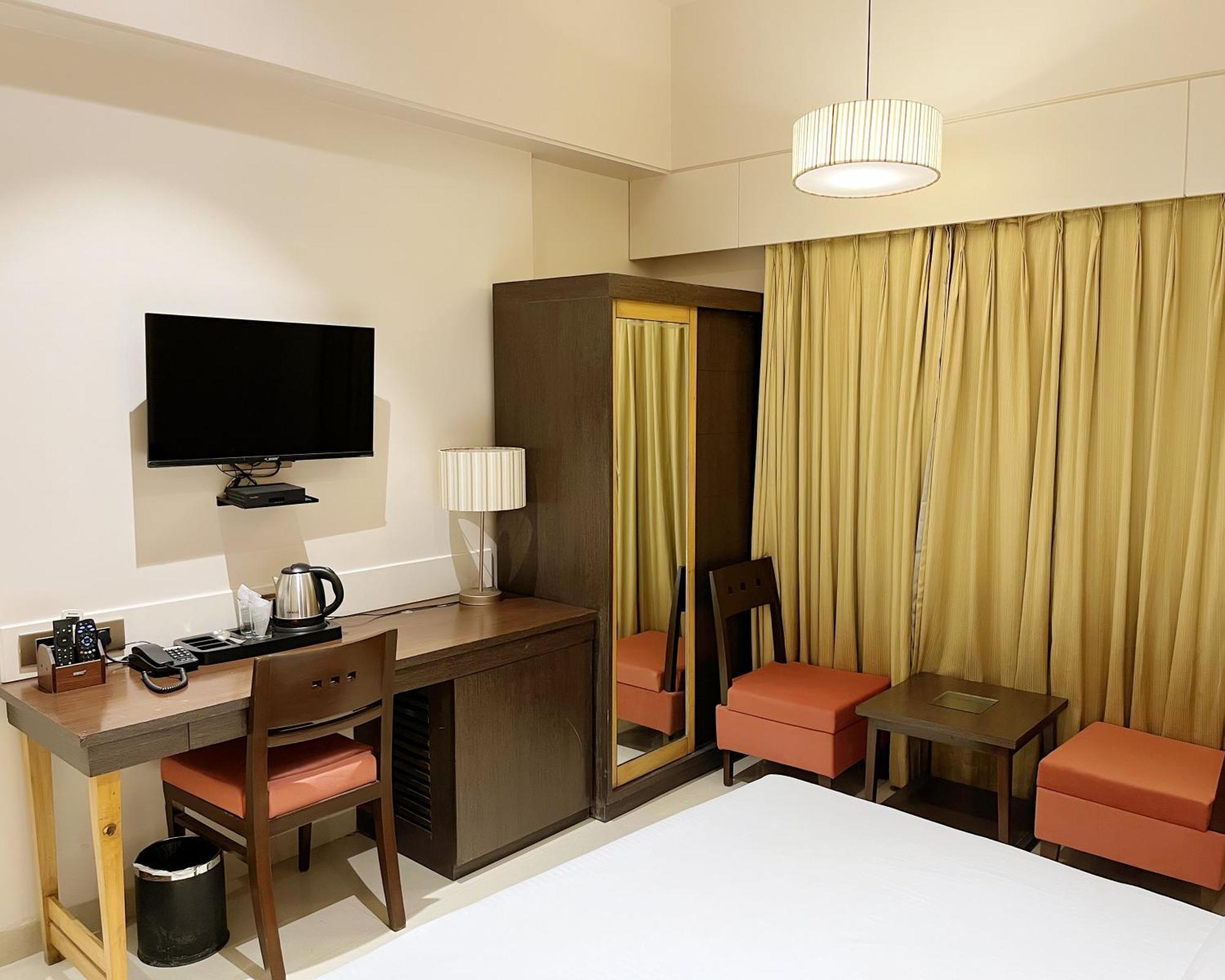 Hotel Sadanand Regency Pimpri-Chinchwad Buitenkant foto