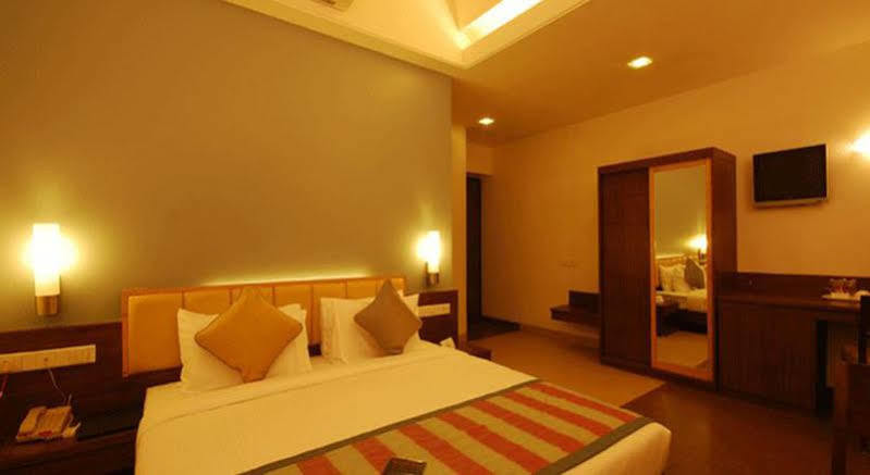 Hotel Sadanand Regency Pimpri-Chinchwad Buitenkant foto