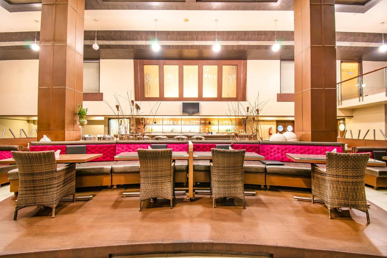 Hotel Sadanand Regency Pimpri-Chinchwad Buitenkant foto