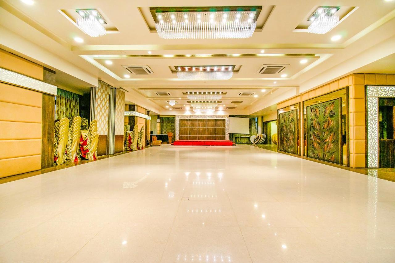 Hotel Sadanand Regency Pimpri-Chinchwad Buitenkant foto