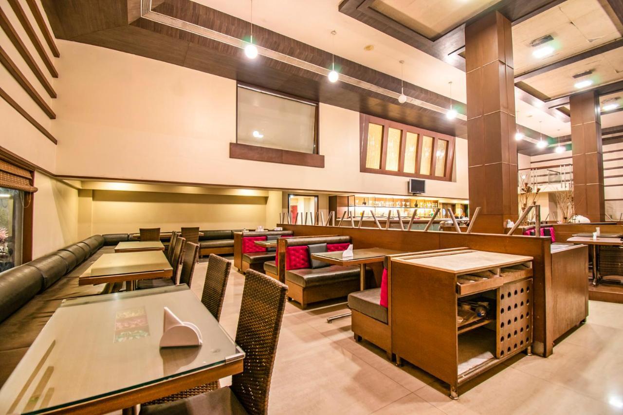 Hotel Sadanand Regency Pimpri-Chinchwad Buitenkant foto